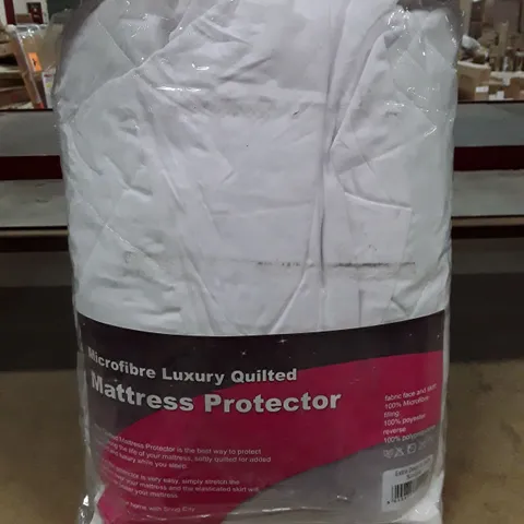 FITTED QUILTED MATTRESS PROTECTOR - WHITE // SIZE UNSPECIFIED (1 ITEM)