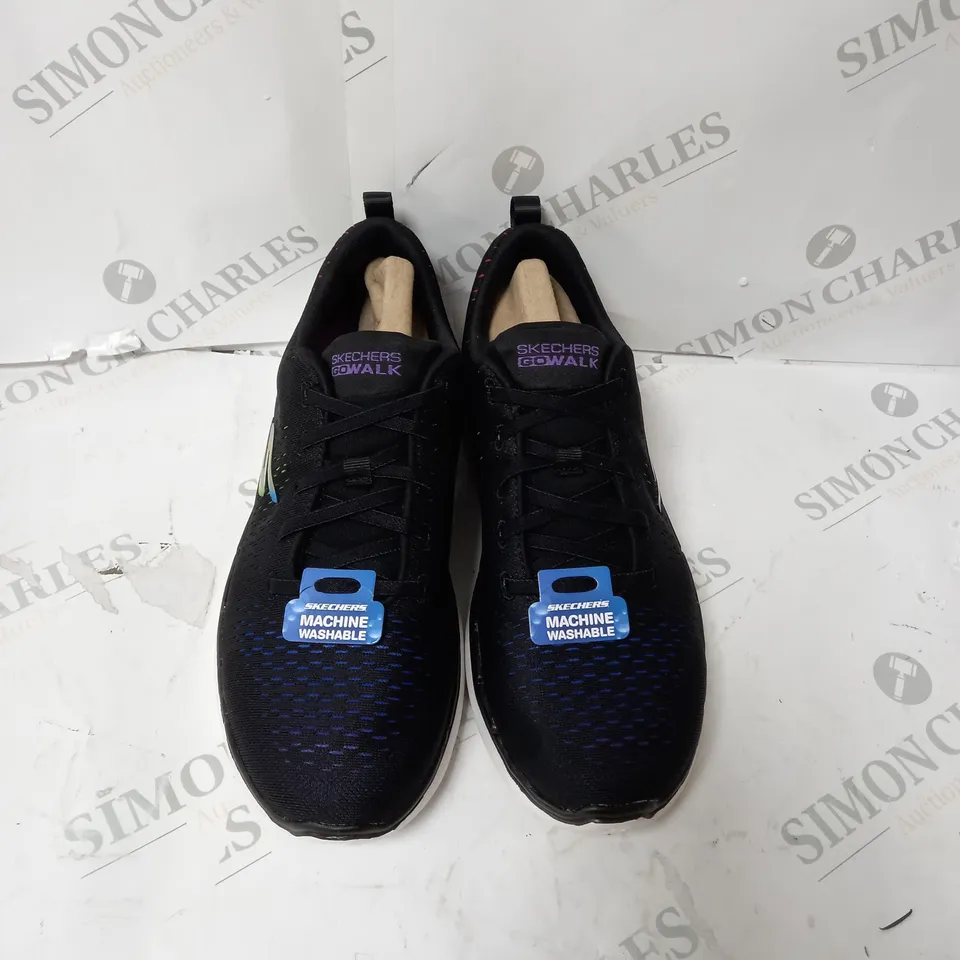 SKECHERS GO WALK 6 AIR COOLED GOGA MAT TRAINERS - SIZE 6