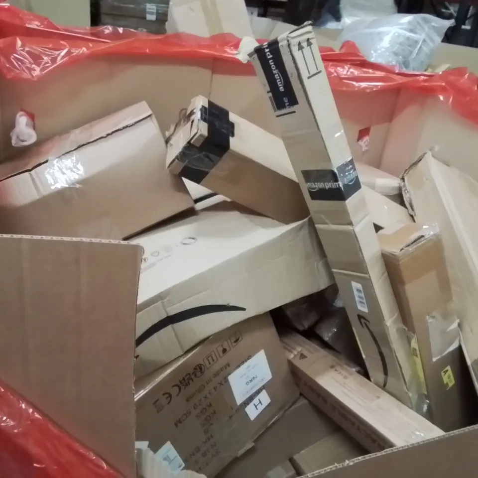 PALLET OF ASSORTED HOUSEHOLD GOODS AND PRODUCTS TO INCLUDE;PICTURE FRAME,RETRACTABLE SAFETY GATE,FLOATING SHELVES 