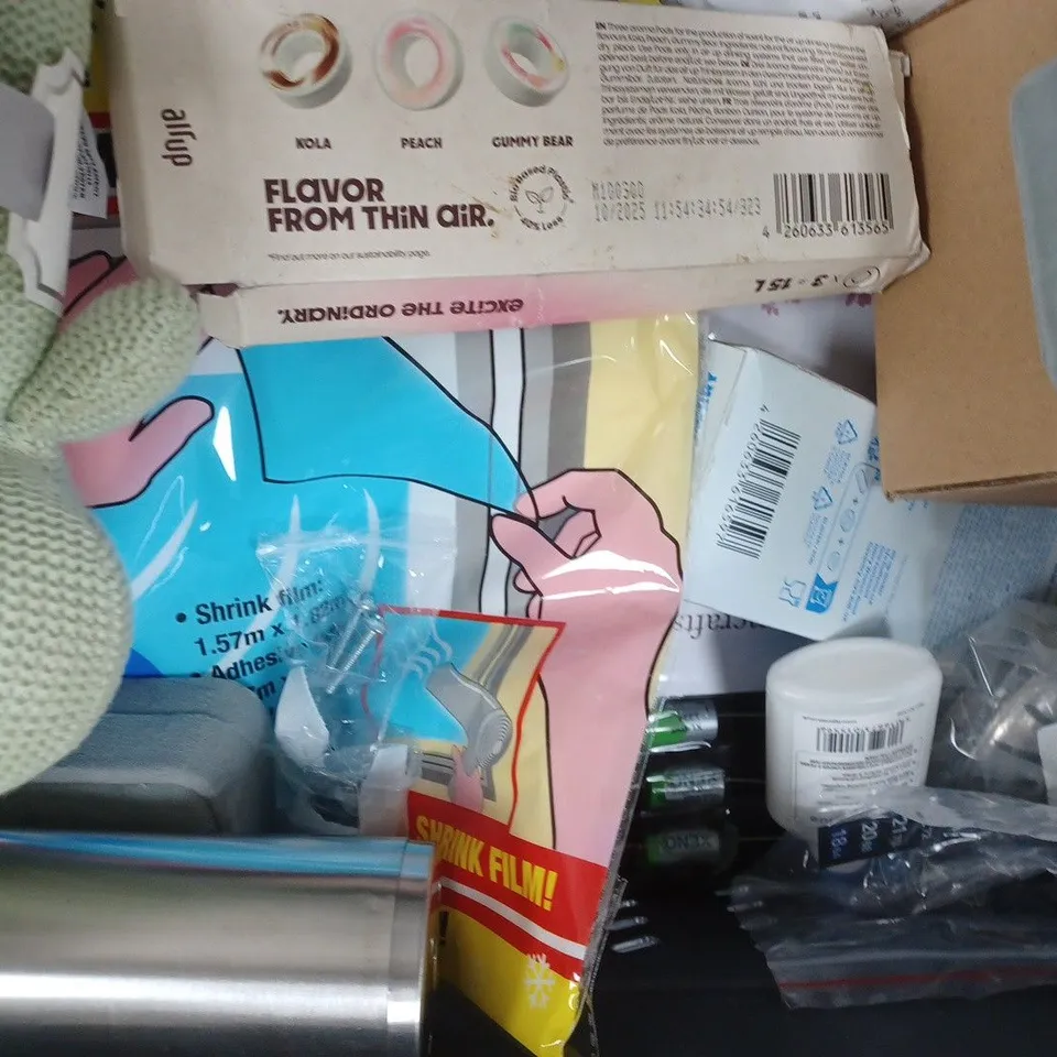 APPROXIMATELY 10 ASSORTED HOUSEHOLD ITEMS TO INCLUDE DRAUGHT TAPE, BABY RATTLE, ETC