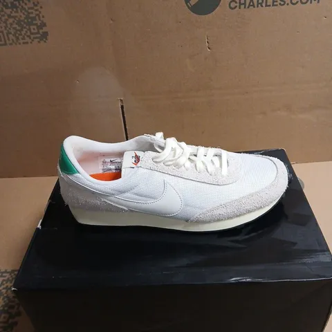 NIKE WHITE RUNNING TRAINERS – BOXED SIZE 8