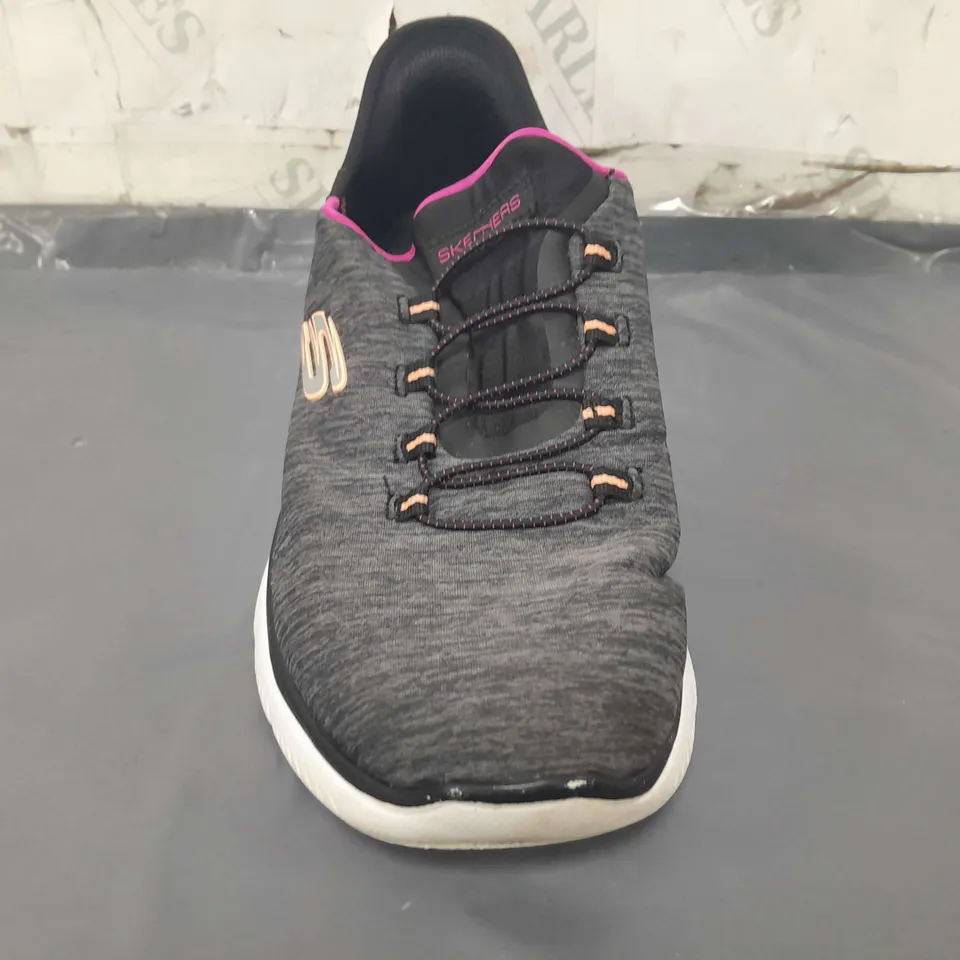 PAIR OF SKECHERS SUMMIT SLIP-IN SHOES IN BLACK/GREY/PINK UK SIZE 5