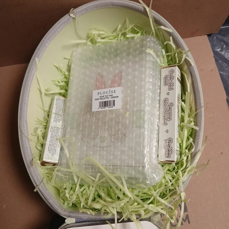 BOXED PLOUISE YOU'RE EGGSTRA SPECIAL SWEET BERRY BITE, DIPPED JUST RIGHTGIFT SET