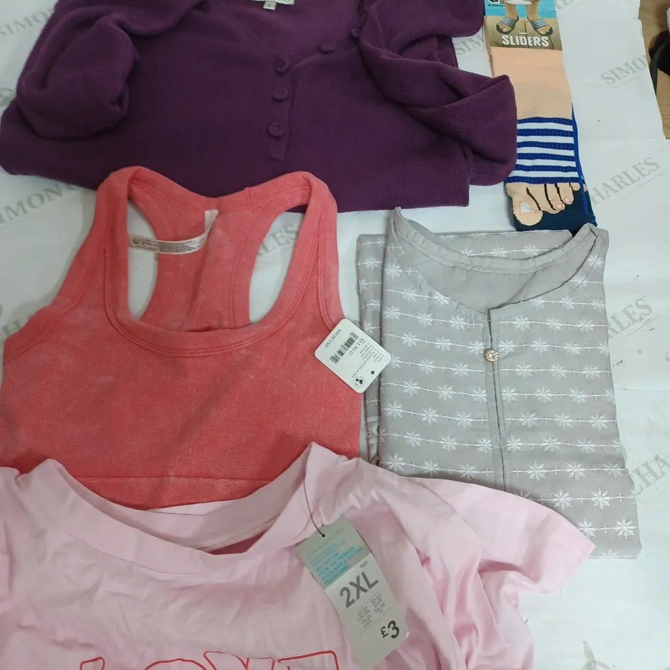 BOX OF APPROXIMATELY 25 ASSORTED CLOTHING ITEMS TO INCUDE - SOCKS , T-SHIRT , SPORTS BRA ETC 