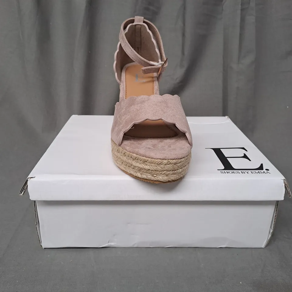 BOXED PAIR OF SHOES BY EMMA OPEN TOE WEDGE SANDALS UK SIZE 6