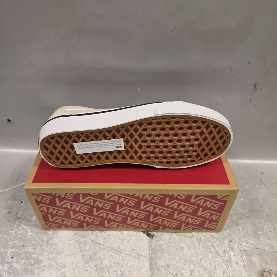 BOXED PAIR OF VANS OLD SKOOL COLOUR THEORY TRAINERS - 4