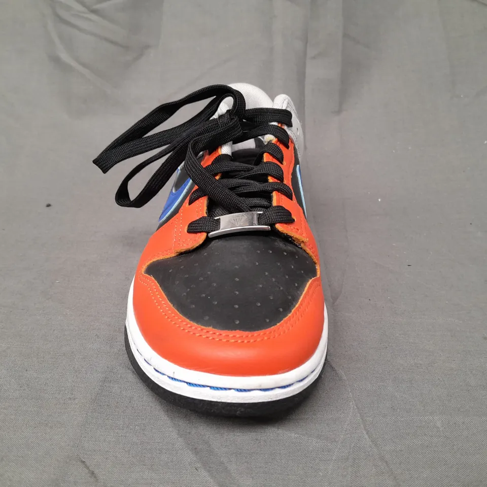 PAIR OF NIKE TRAINERS IN MULTICOLOUR UK SIZE 6