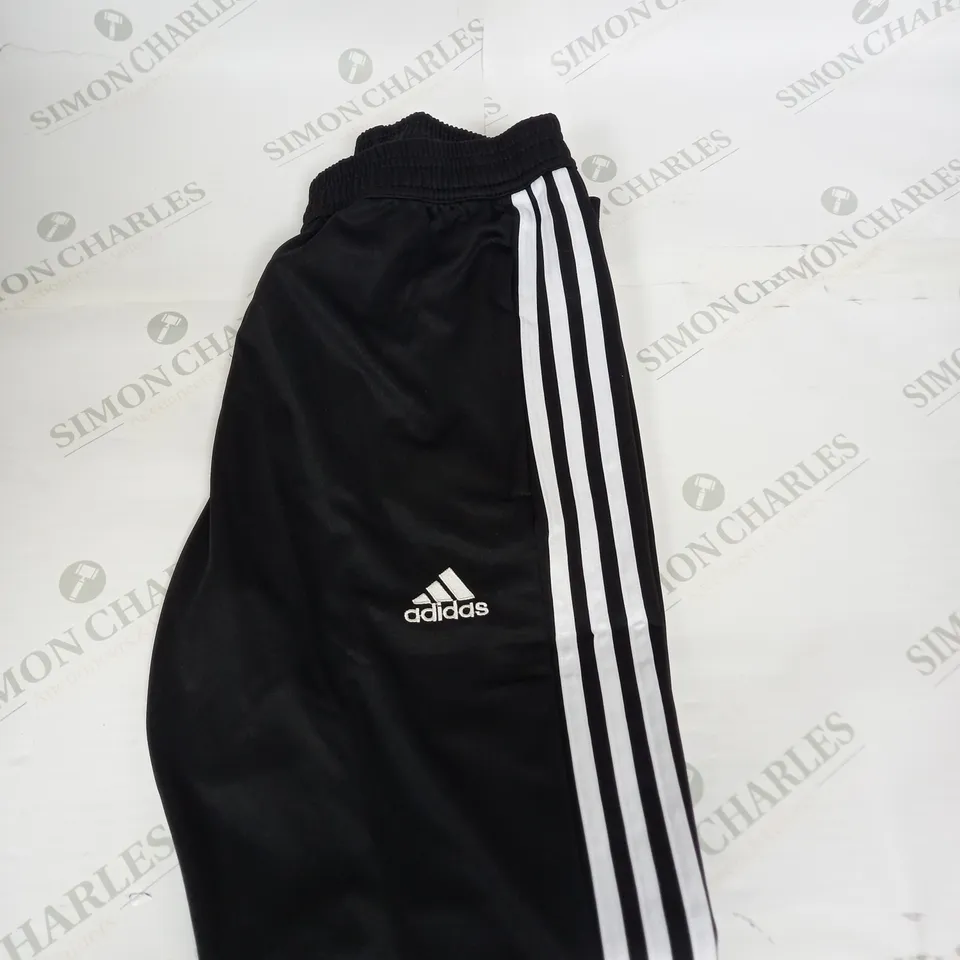 REAL MADRID LOGO TRACKSUIT BOTTOMS SIZE M