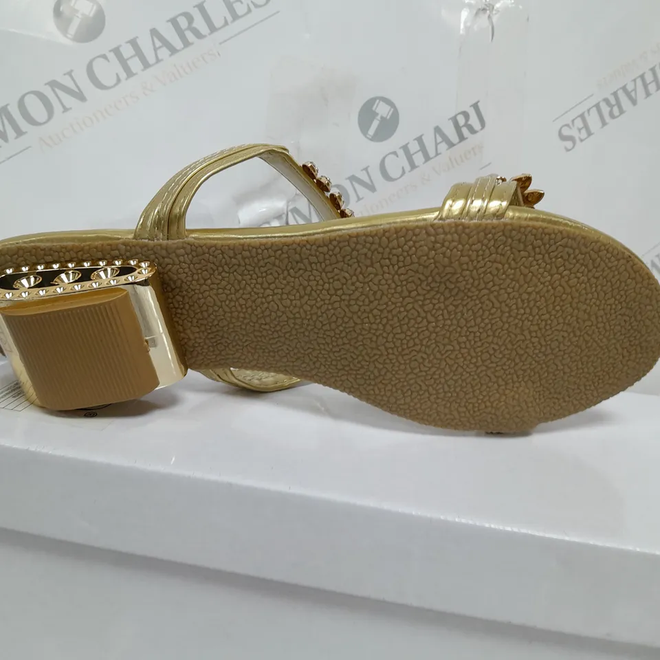 BOXED TCM GOLDEN WEDGE SANDLES