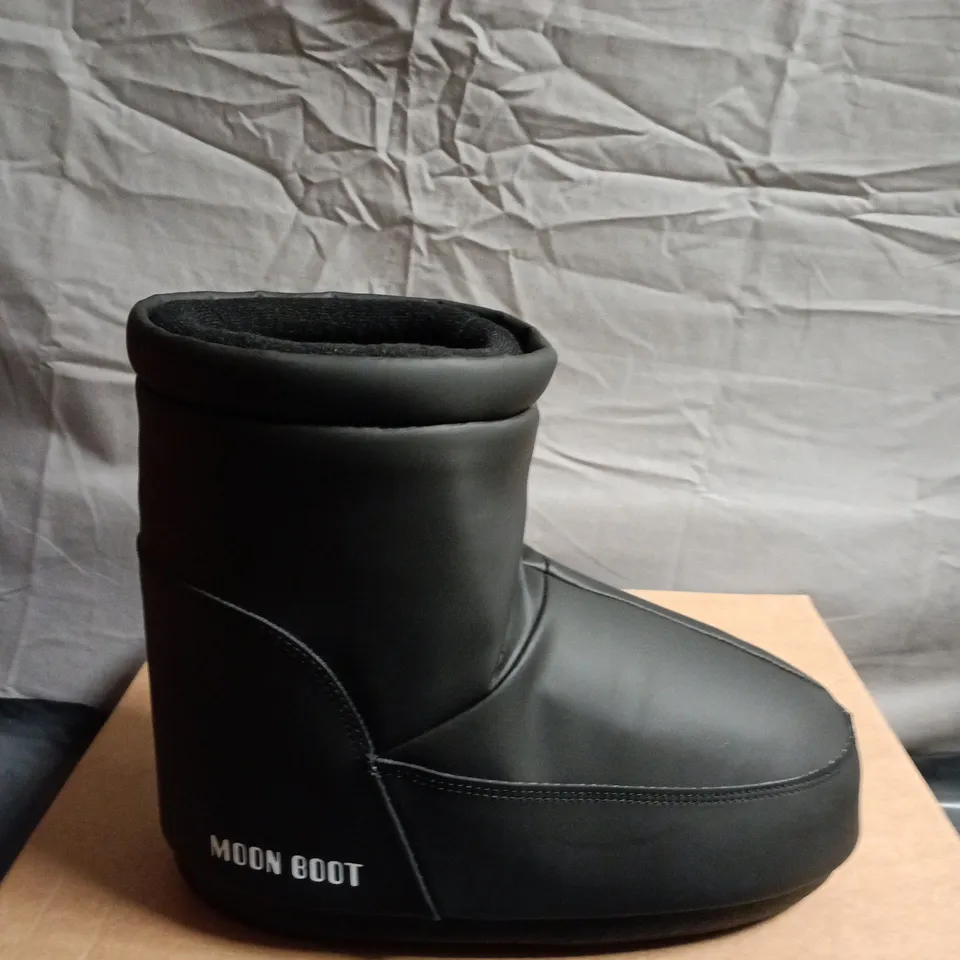 MOON BOOT BLACK LOW-ANKLE WINTER BOOTS – UNISEX - UK SIZE 3.5/5