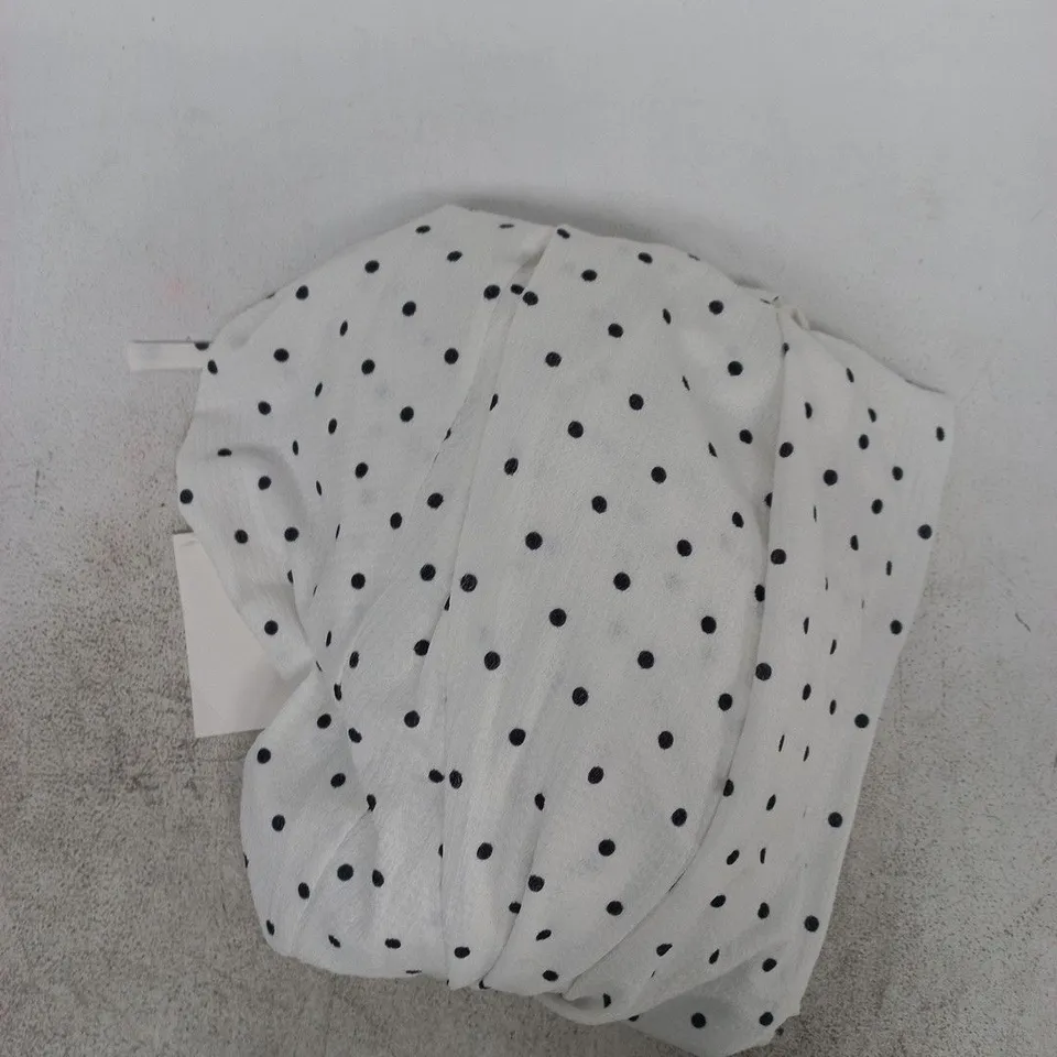 NA-KD BALLOON SLEEVE OPN BACK MAXI DRESS IN WHITE/BLACK SPOTS SIZE LARGE