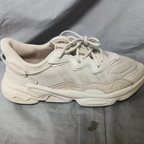 UK 8.5 ADIDAS OZWEEGO SNEAKERS – CREAM/BEIGE