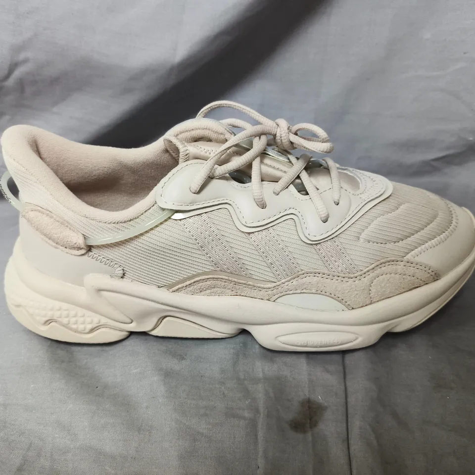 UK 8.5 ADIDAS OZWEEGO SNEAKERS – CREAM/BEIGE