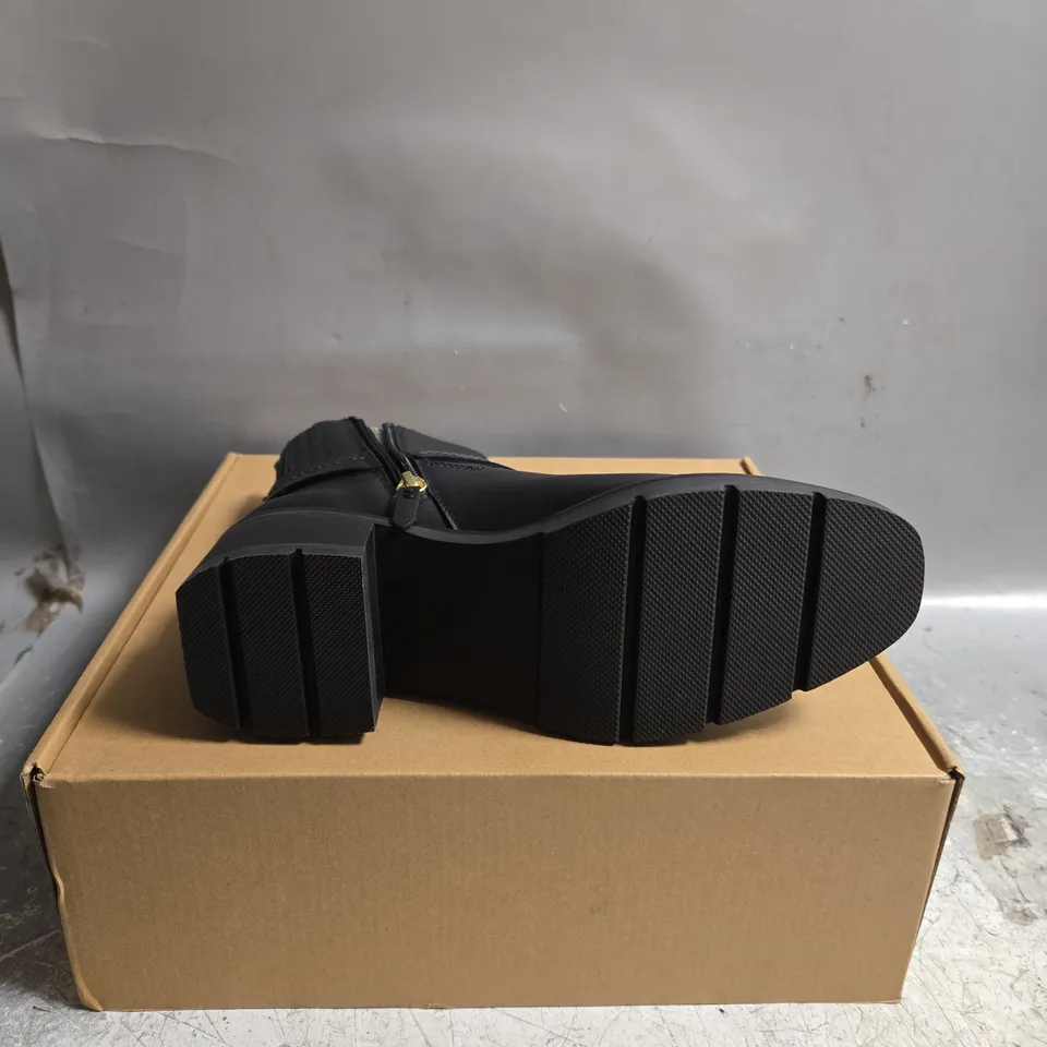 BOXED PAIR OF BLACK BODEN BOOTS SIZE 38