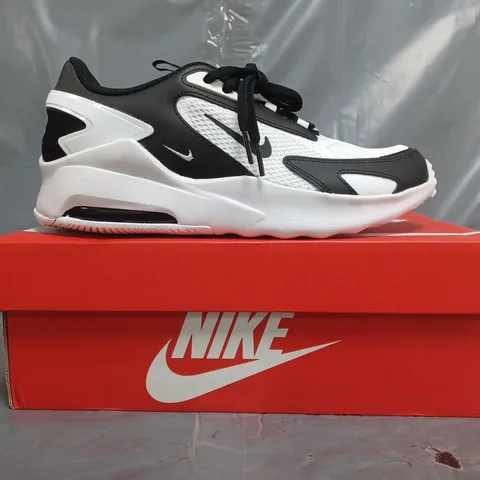 BOXED PAIR OF NIKE AIR MAX BOLT SHOES IN BLACK/WHITE SIZE UK 6