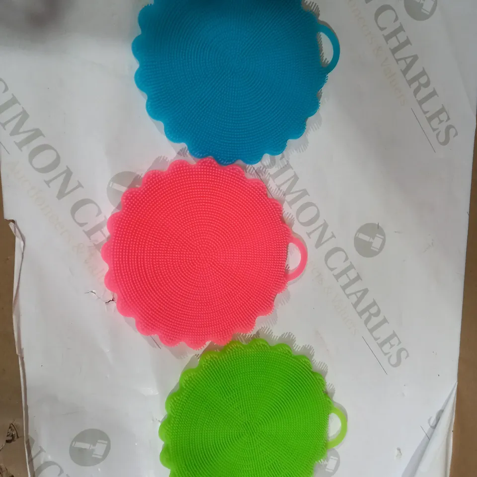 SET OF SILICONE SCRUBBERS 