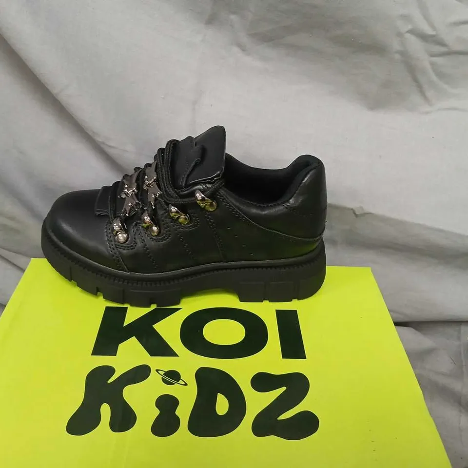 BRAND NEW BOXED KOI KIDZ LIL' RIMO CORE BLACK TRAINERS – KIDS' UK 10K