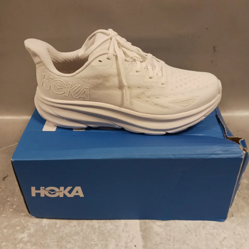 BOXED PAIR OF HOKA CLIFTON TRAINERS IN WHITE - 7.5