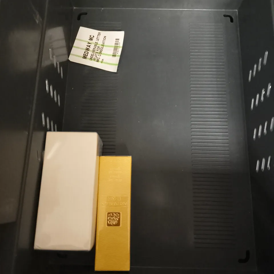 APPROXIMATELY 8 ASSORTED BOXED FRAGRANCES TO INCLUDE - OLFAZETA, ZARA, MARQUE, ETC.