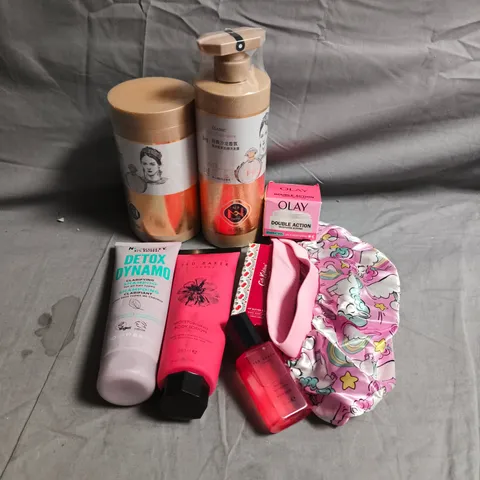 APPROXIMATEY 20 ASSORTED HEALTH AND BEAUTY PRODUCTS TO INCLUDE - OLAY DAY & NIGHT CREAM - TED BAKER BODY LOTION - NOUGHTY CLARIFYING SHAMPOO - ETC