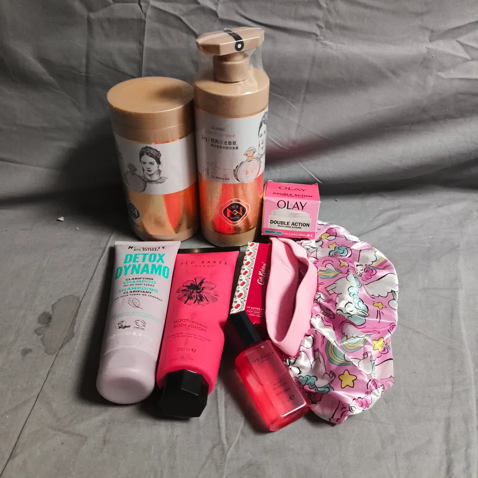APPROXIMATEY 20 ASSORTED HEALTH AND BEAUTY PRODUCTS TO INCLUDE - OLAY DAY & NIGHT CREAM - TED BAKER BODY LOTION - NOUGHTY CLARIFYING SHAMPOO - ETC