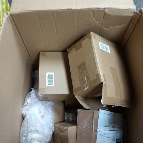 BOX OF APPROXIMATELY 10 ASSORTED ITEMS INCLUDING CHRISTMAS ORNAMENT AND VARIOUS CLOTHING ITEMS
