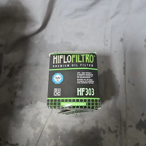 APPROXIMATELY 10 ASSORTED AUTOMOTIVE ITEMS INCLUDING PREMIUM OIL FILTER , ENGINE ANTI WEAR PROTECTION AND TOUCH UP PAINT