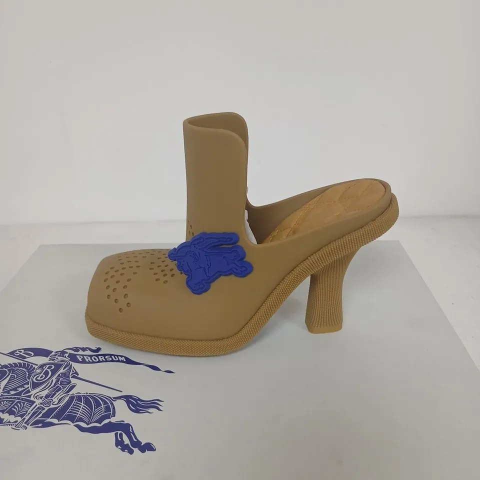 BURBERRY RUBBER MULE ON RUBBER SOLE – COLOUR MANILLA, WOMEN'S UK 4 (EU 37)