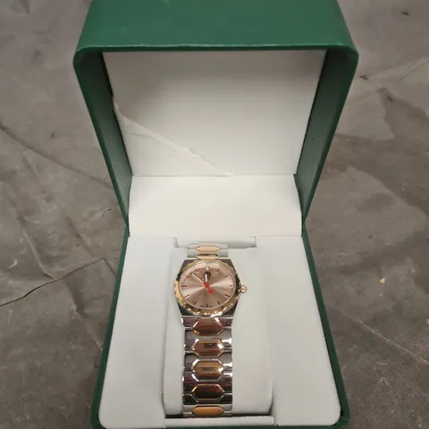 WILLIAM HUNT LONDON WRISTWATCH WITH TWO-TONE BRACELET 