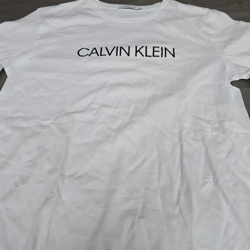 CALVIN KLEIN LOGO TEE - SIZE 16