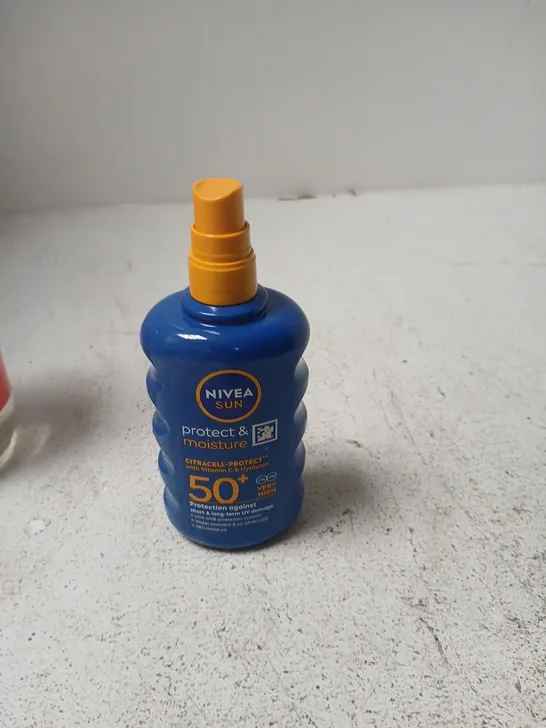 Lot 1006: APPROXIMATELY 12 ASSORTED COSMETIC ITEMS INCLUDING NIVEA ...