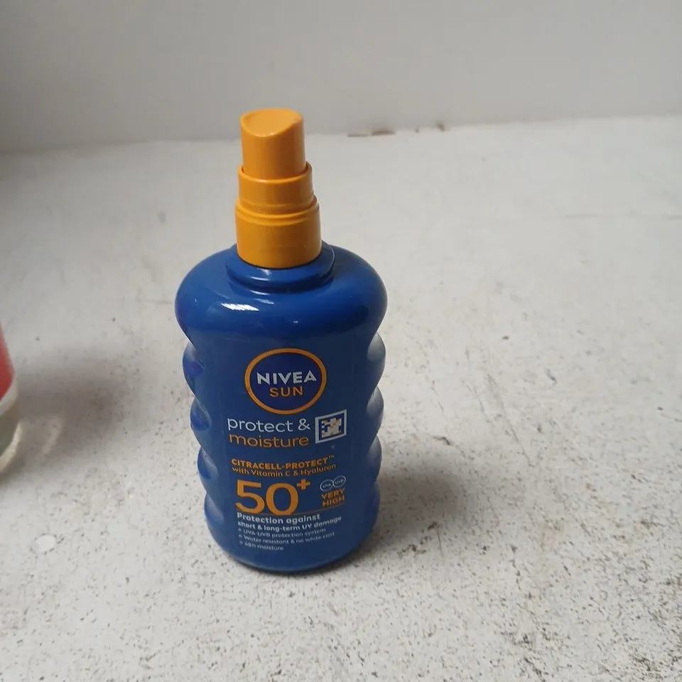 APPROXIMATELY 12 ASSORTED COSMETIC ITEMS INCLUDING NIVEA SUNCREAM AND RITUALS REFILL HAND WASH 