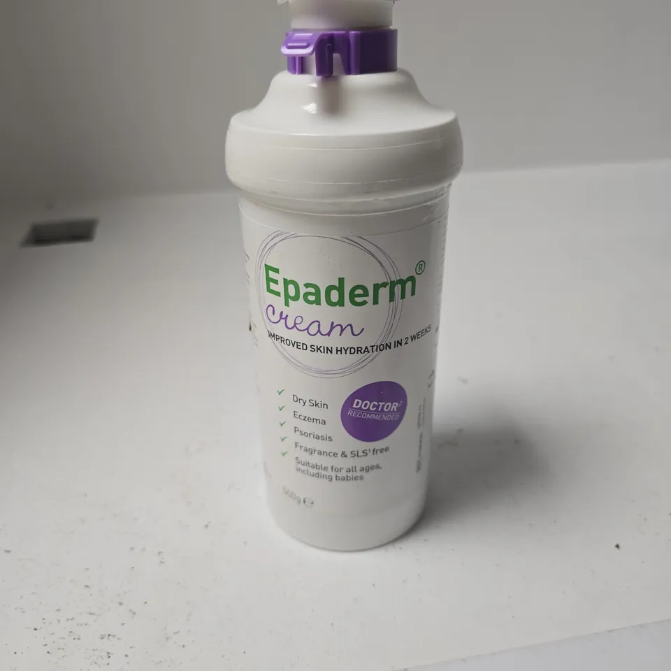 APPROXIMATELY 12 ASSORTED COSMETIC ITEMS INCLUDING BAFF BOMBZ , EPADERM CREAM AND DETOX DYNAMO