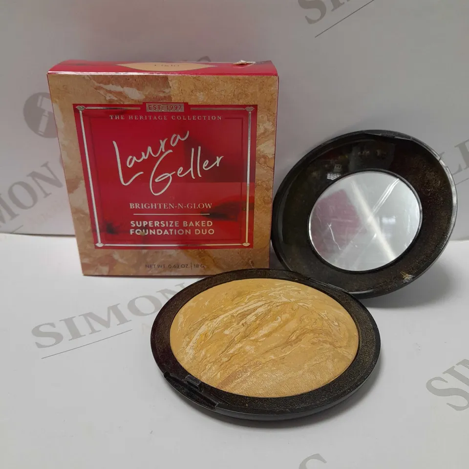 LAURA GELLER NEW YORK BAKED BALANCE-N-BRIGHTEN POWDER FOUNDATION - LIGHT