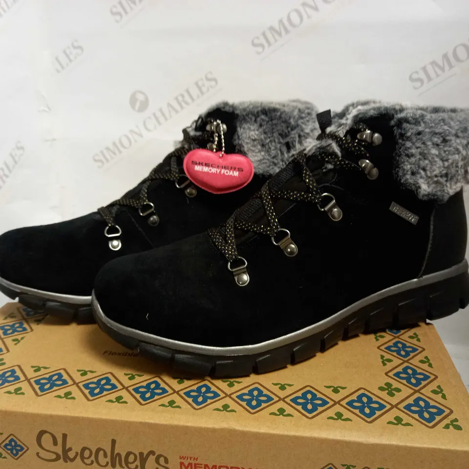 SKECHERS SYNERGY LACE BOOTS SIZE 8