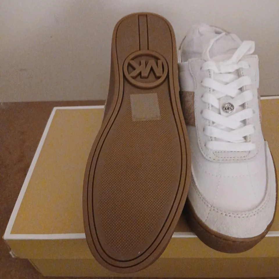 MICHAEL KORS KAYCEE LACE UP KNIT SNEAKERS – WHITE WITH TAN MK STRIPE (US 6.5 / UK 4.5)