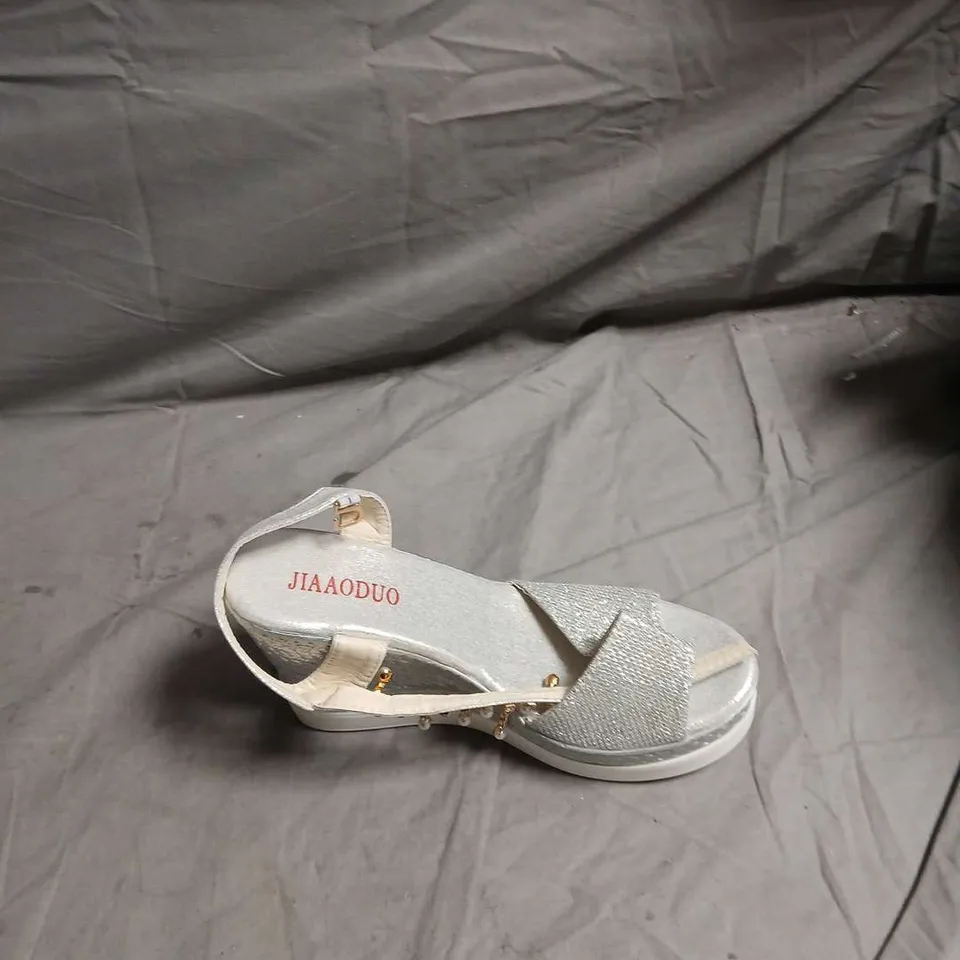JIAAODUO WOMEN'S SILVER GLITTER WEDGE SANDALS - SIZE EUR 38