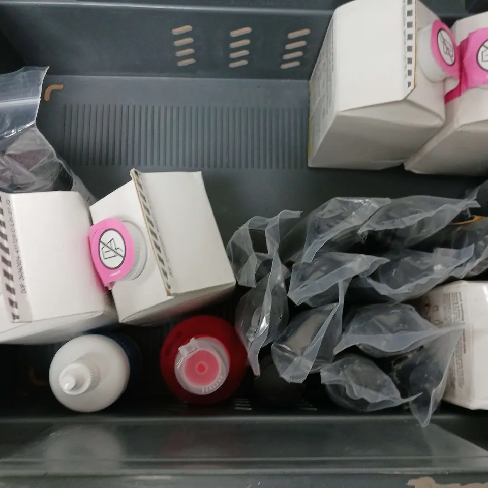  APPROXIMATELY 10 ASSORTED HOUSE HOLD ITEMS TO INCLUDE - SMOL WASHING UP LIQUID - AO SEPT PLUS - SEPTIC SHOCK - COLLECTION ONLY 