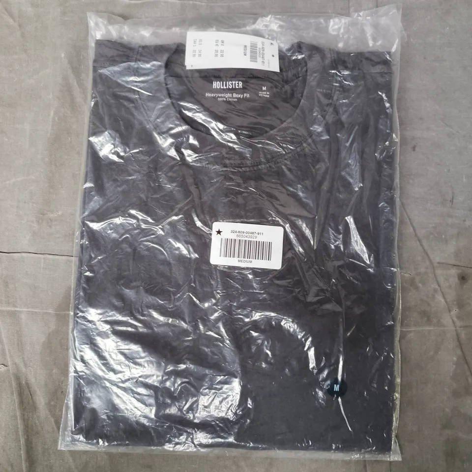 BAGGED HOLLISTER T-SHIRT IN GREY SIZE MEDIUM
