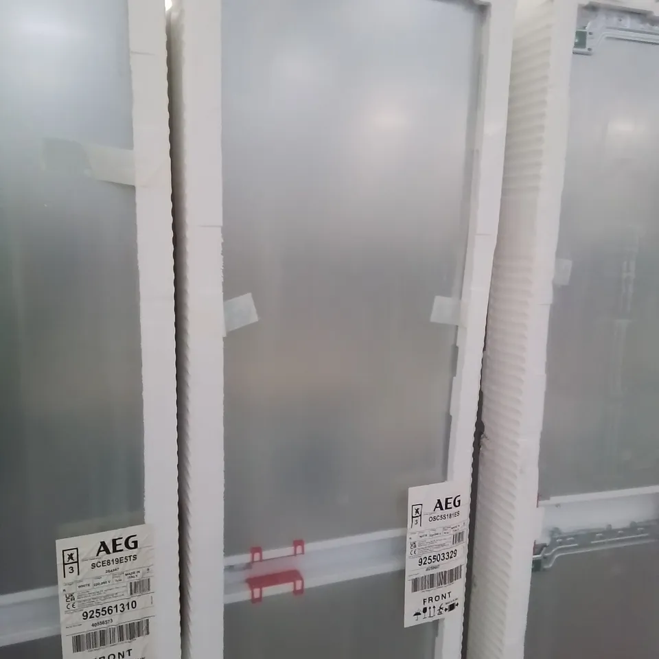 AEG OSC5S181ES LOW FROST INTEGRATED FRIDGE FREEZER, SLIDING HINGE, 70/30 RRP £500