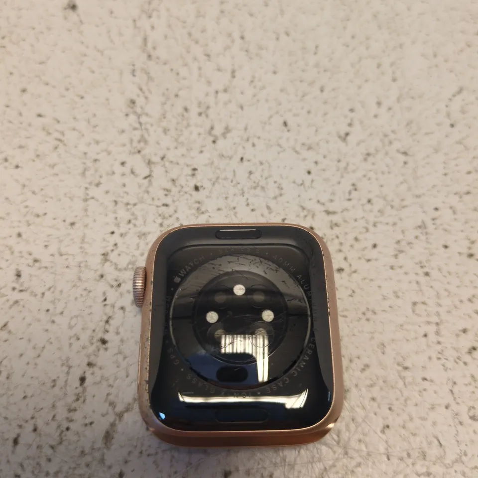 APPLE WATCH SERIESD 6 - 40MM