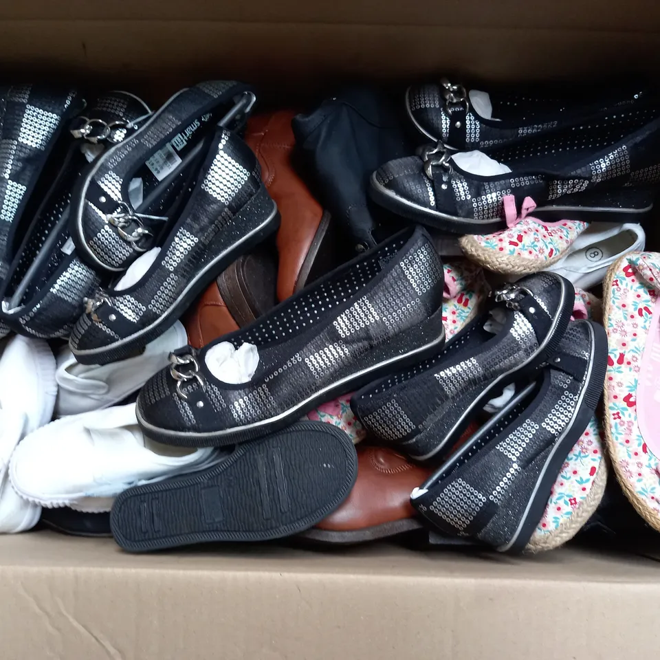 APPROXIMATELY 12 ASSORTED KIDS PAIRS OF SHOES IN VARIOUS COLOURS, STYLES, AND SIZES