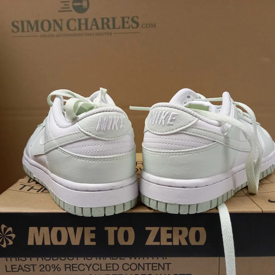 BOXED PAIR OF NIKE BARLEY GREEN DUNK LOW TRAINERS - SIZE 4