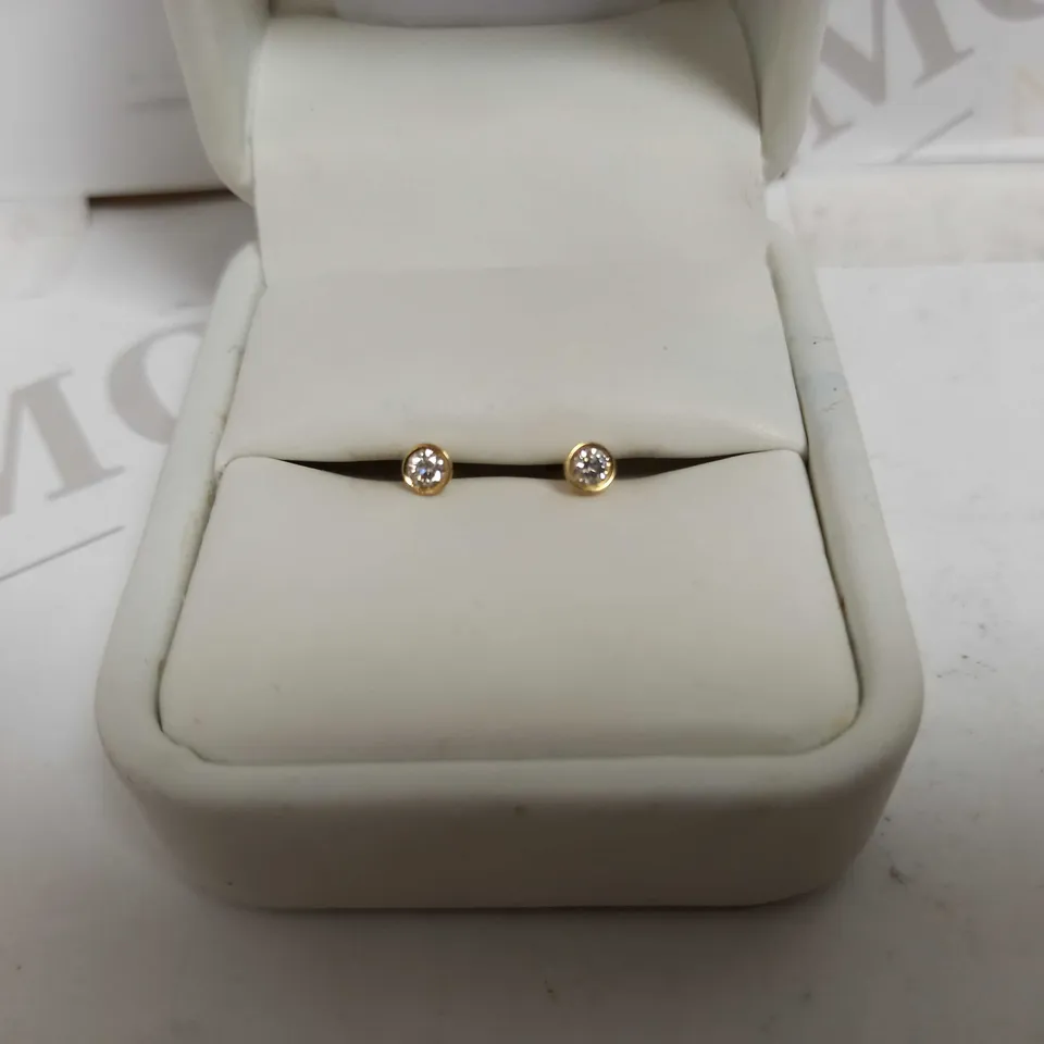 DESIGNER 18CT YELLOW GOLD RUB-OVER SET DIAMOND STUD EARRINGS