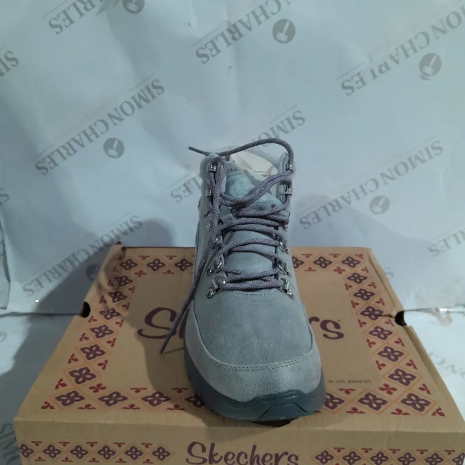BOXED SKECHERS SYNERGY WARM TECH BOOTS, GREY - SIZE 8
