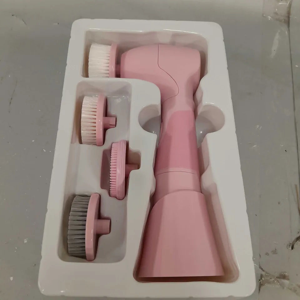 BLUSHLY CLEANSING & EXFOLIATING FACE BRUSH
