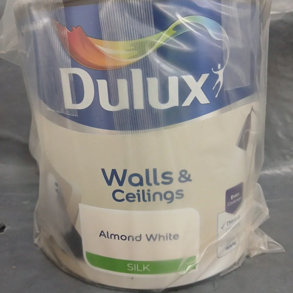 BOXED DULUX WALLS & CEILINGS PAINT - ALMOND WHITE - 2.5L - COLLECTION ONLY