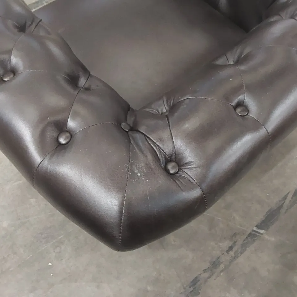 QUALITY DESIGNER VIZCARRONDO FAUX LEATHER ACCENT CHAIR