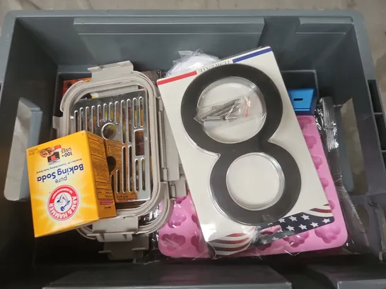 Lot 1728: APPROXIMATELY 12 ASSORTED HOUSEHOLD ITEMS TO INCLUDE BINIT ...