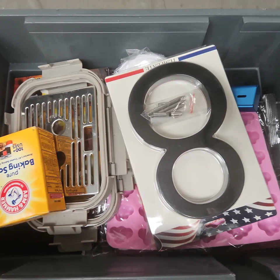 APPROXIMATELY 12 ASSORTED HOUSEHOLD ITEMS TO INCLUDE BINIT REFUSE SACKS, ABS SECURITY LOCKS, 2 WAY SWITCH, ETC